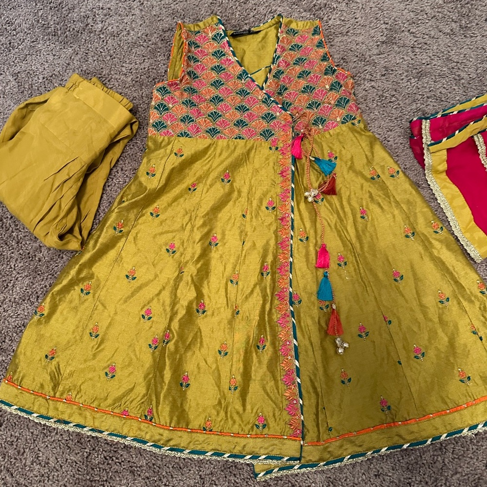 Pakistani churidar girl eid outfit size 6-7